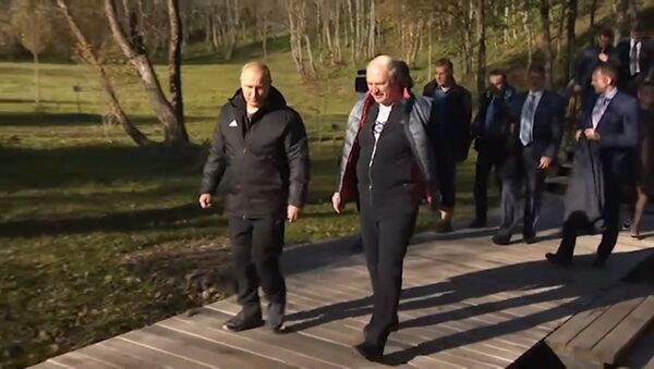 Лукашенко угостил Путина целебной водой и прокатил по своей малой родине - Sputnik Абхазия