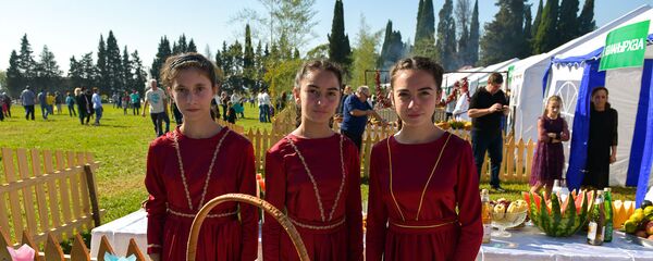 Праздник урожая и молодого вина на поляне Лыхнашта Праздник урожая и молодого вина на поляне Лыхнашта - Sputnik Абхазия