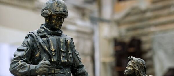 Скульптор Салават Щербаков, автор памятника Вежливым людям в Симферополе Скульптор Салават Щербаков, автор памятника Вежливым людям в Симферополе - Sputnik Абхазия