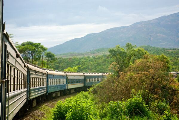 Железнодорожный маршрут Tazara Rail, соединяющий Танзанию и Замбию на африканском континенте - Sputnik Абхазия