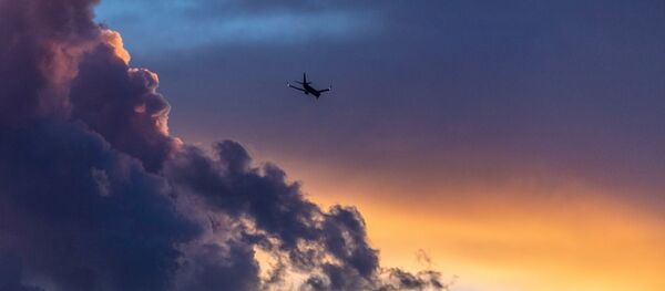 Самолет в небе - Sputnik Абхазия