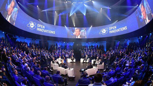 Премьер-министр РФ Д. Медведев на международном форуме Открытые инновации в Сколково - Sputnik Аҧсны