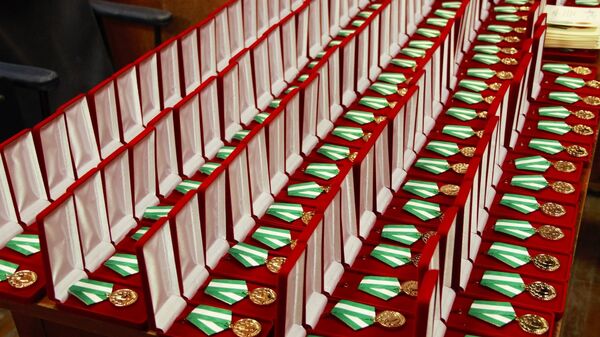 Президент Республики Абхазия Рауль Хаджимба вручил медали За победу бойцам Пицундского батальона - Sputnik Аҧсны