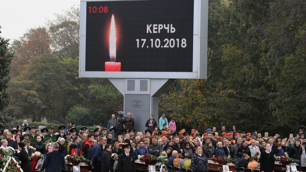 Церемония прощания с погибшими при нападении на Керченский политехнический колледж - Sputnik Абхазия