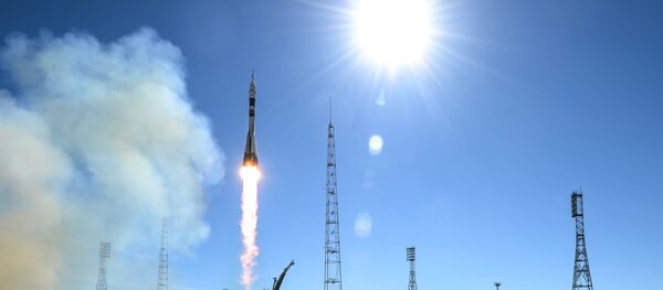 Старт ракеты-носителя Союз-ФГ с пилотируемым кораблем Союз МС-10 - Sputnik Абхазия