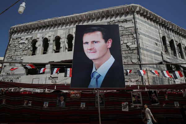 Плакат с изображением президента Сирии Башаром Асадом в Думе - Sputnik Абхазия