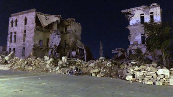 Разрушенные здания на площади возле цитадели в Алеппо - Sputnik Абхазия