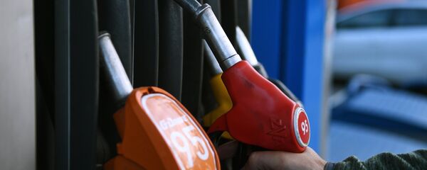 Повышение цен на бензин Повышение цен на бензин - Sputnik Абхазия