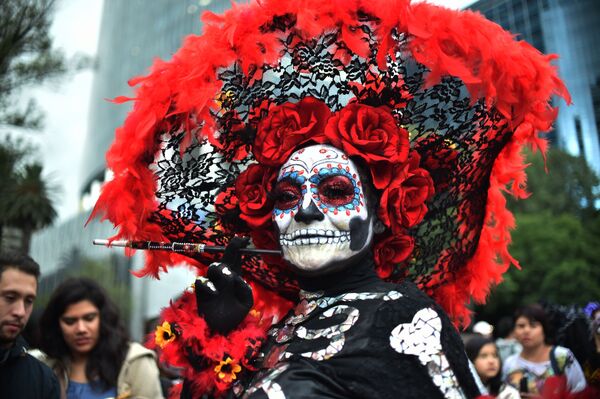 Участница Парада Катрины в рамках празднования Дня мертвых в Мехико - Sputnik Абхазия