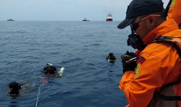 Спасательные работы на месте крушения самолета Lion Air flight JT610 в Индонезии - Sputnik Абхазия