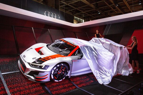 Презентация новой модели Audi Sport на открытии международного автосалона Mondial de l'Automobile в Париже - Sputnik Абхазия