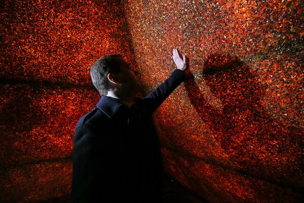 Председатель правительства РФ Дмитрий Медведев во время осмотра Янтарной пирамиды в ходе рабочей поездки в Калининградскую область - Sputnik Абхазия