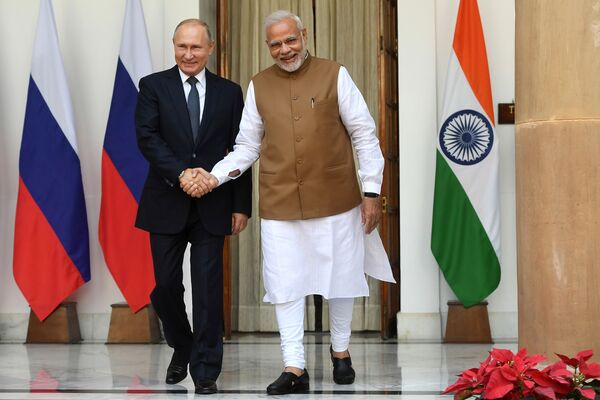 Президент РФ Владимир Путин и премьер-министр Республики Индии Нарендра Моди во время встречи в Хайдарабадском дворце в Нью-Дели - Sputnik Абхазия