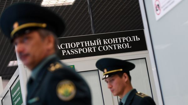 Работа таможенного поста. Архивное фото - Sputnik Абхазия