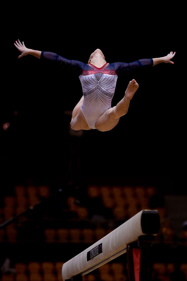 Американская гимнастка Симона Байлз в финале индивидуального многоборья среди женщин на чемпионате мира по спортивной гимнастике в Дохе - Sputnik Абхазия