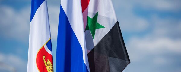 Флаги Сирии и России (справа налево) Флаги Сирии и России (справа налево) - Sputnik Абхазия