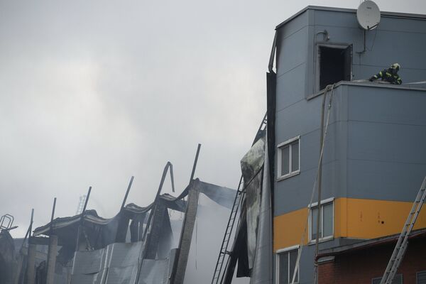 Пожар в ТЦ Лента в Санкт-Петербурге - Sputnik Абхазия