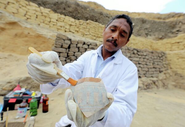 Работа археолога в районе некрополя Саккара в окрестностях Каира,Египет 10 ноября 2018 Работа археолога в районе некрополя Саккара в окрестностях Каира,Египет 10 ноября 2018 - Sputnik Абхазия