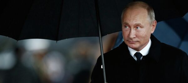 Президент РФ Владимир Путин на мемориальной церемонии у Триумфальной арки в Париже по случаю 100-летия окончания Первой мировой войны. Париж 11 ноября 2018 - Sputnik Абхазия