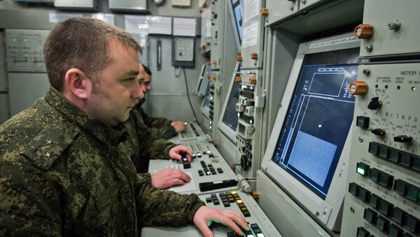 Офицеры полка противовоздушной обороны вооруженных сил РФ во время боевого дежурства. Архивное фото - Sputnik Аҧсны