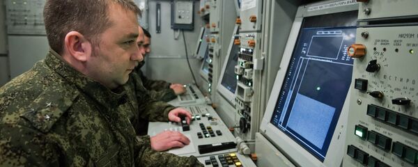 Офицеры полка противовоздушной обороны вооруженных сил РФ во время боевого дежурства. Архивное фото - Sputnik Аҧсны