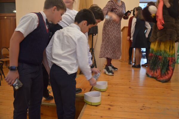 Урок добра в сухумской школе № 2 Урок добра в сухумской школе № 2 - Sputnik Абхазия