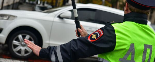 Сотрудник ДПС за работой Сотрудник ДПС за работой - Sputnik Абхазия