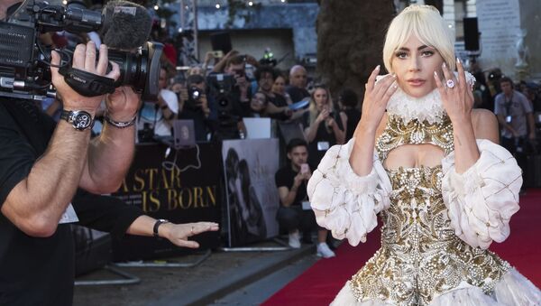 Актриса и певица Леди Гага на премьере фильма Звезда родилась в Лондоне - Sputnik Абхазия