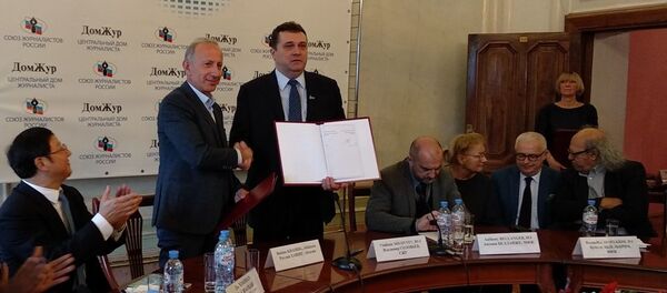 Союз журналистов России подписал соглашение о сотрудничестве с Союзами журналистов Абхазии Союз журналистов России подписал соглашение о сотрудничестве с Союзами журналистов Абхазии - Sputnik Абхазия