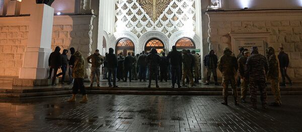 Актеры абхазского молодежного театра собрались у драмтеатра имени Чанба - Sputnik Абхазия