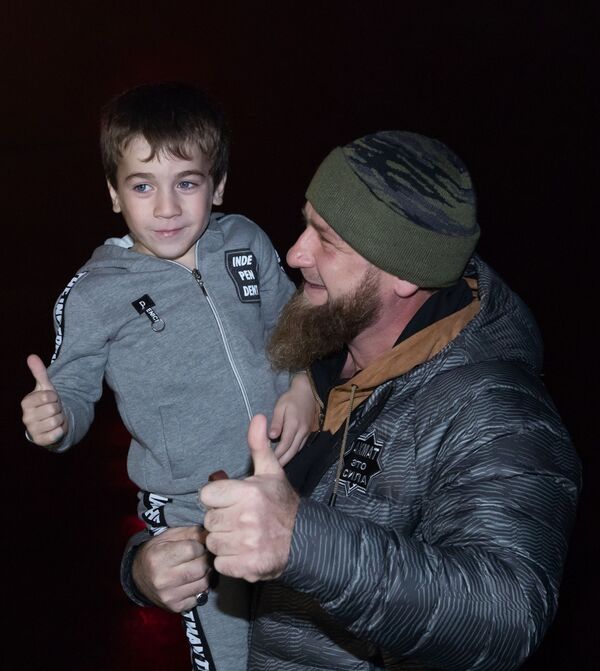Глава Чеченской Республики Рамзан Кадыров и пятилетний мальчик-рекордсмен Рахим Куриев - Sputnik Абхазия