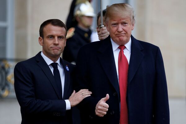 Президенты Франции и США Эммануэль Макрон и Дональд Трамп Трамп в Париже, Франция - Sputnik Абхазия