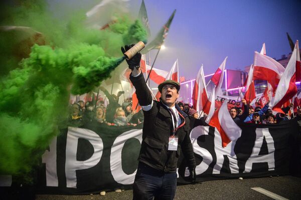 Участники марша в Варшаве в честь 100-летия независимости Польши - Sputnik Абхазия