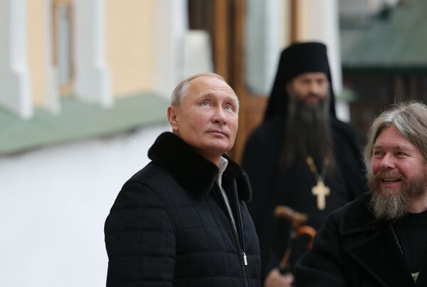 Обнародованы кадры посещения Путиным Псково-Печерского монастыря Обнародованы кадры посещения Путиным Псково-Печерского монастыря - Sputnik Абхазия