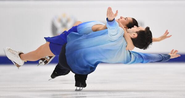 Софья Евдокимова и Егор Базин (Россия) выступают в произвольной программе танцев на льду V этапа Гран-при по фигурному катанию в Москве - Sputnik Абхазия
