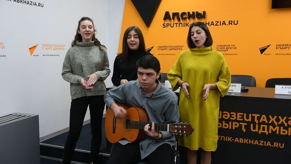 Без фанеры: Каданс в Sputnik отрепетировалюбилейный концерт  - Sputnik Абхазия