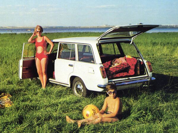 Реклама советского автомобиля ВАЗ-2102 - Sputnik Абхазия