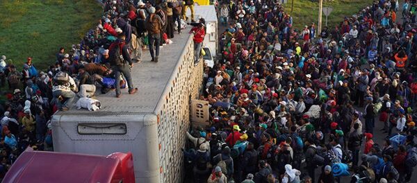 Караван мигрантов в Центральной Америки - Sputnik Абхазия