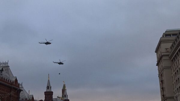 Вертолеты в небе над Москвой озадачили москвичей утром 23 ноября - Sputnik Абхазия
