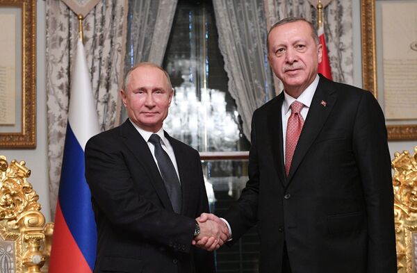Президент России Владимир Путин и президент Турции Реджеп Тайип Эрдоган во время встречи в Стамбуле - Sputnik Абхазия
