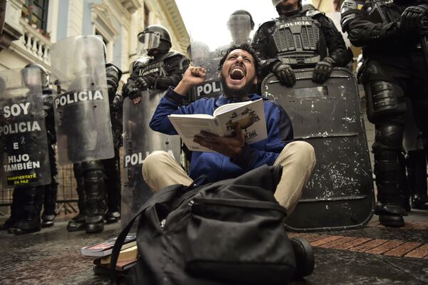 Студенты протестуют против сокращения бюджета на образование, Кито, Эквадор - Sputnik Абхазия