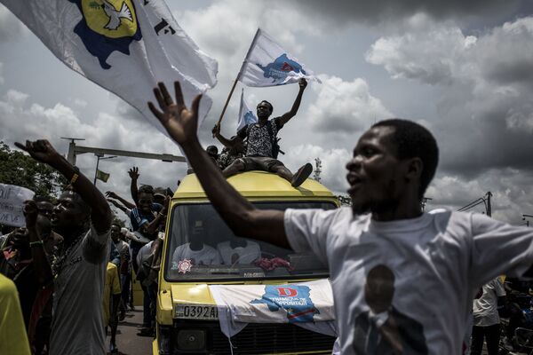 Сторонники лидера радикального оппозиции республики Конго Мартэна Файюлу радуются началу его предвыборной кампании в Киншасе  - Sputnik Абхазия