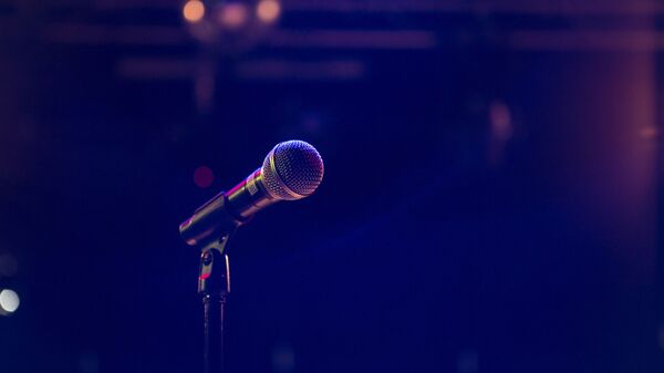 Микрофон на сцене  - Sputnik Абхазия