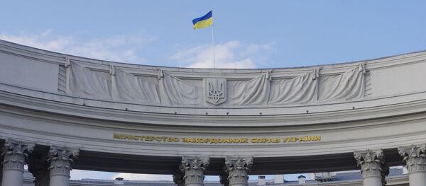 Государственный флаг на здании министерства иностранных дел Украины в Киеве. Государственный флаг на здании министерства иностранных дел Украины в Киеве. - Sputnik Абхазия