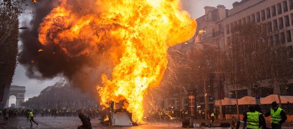 Акция протестов автомобилистов желтые жилеты в Париже  - Sputnik Абхазия