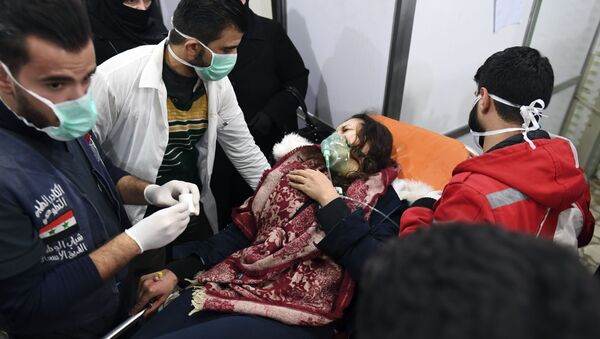 Пострадавшие от химичесой атаки в Алеппо получают первую помощь  - Sputnik Абхазия