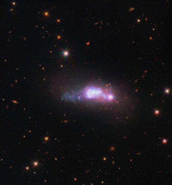 Карликовая галактика ESO 338-4, которая находится в созвездии Южной Короны  - Sputnik Абхазия