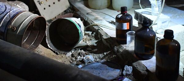 Химлаборатория боевиков в сирийском городе Дума Химлаборатория боевиков в сирийском городе Дума - Sputnik Абхазия
