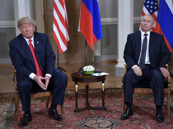 Президент США Дональд Трамп и президент РФ Владимир Путин во время встречи в президентском дворце в Хельсинки - Sputnik Абхазия