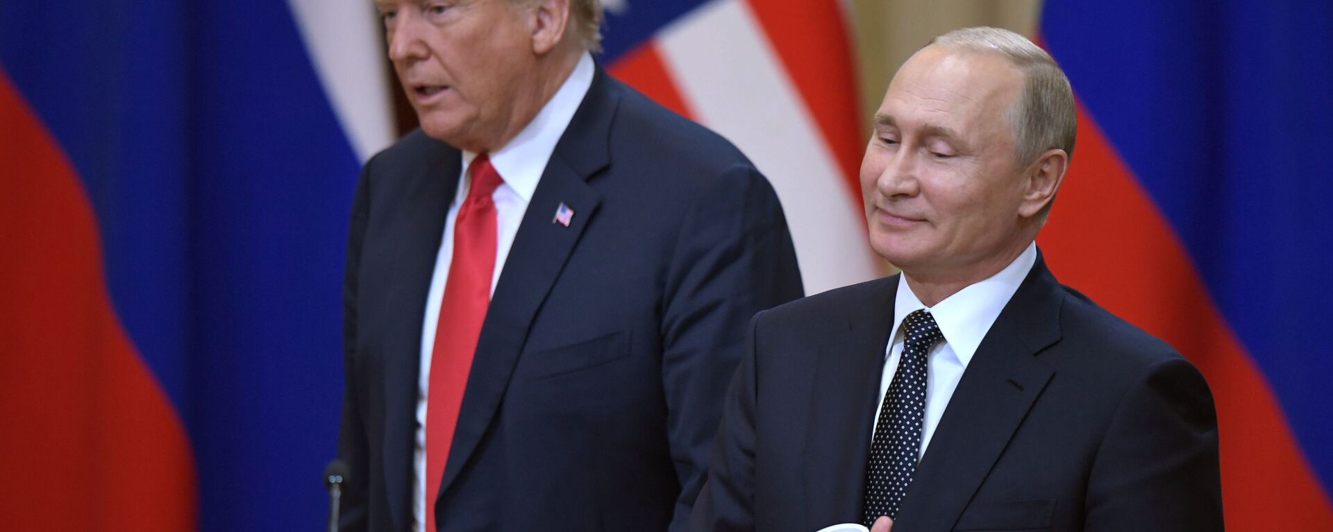 Президент РФ Владимир Путин и президент США Дональд Трамп на совместной пресс-конференции по итогам встречи в Хельсинки - Sputnik Абхазия, 1920, 14.08.2025